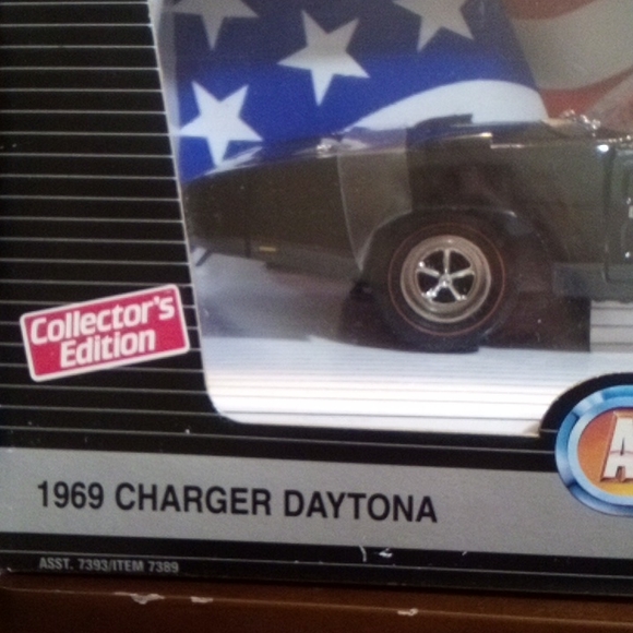 Mint in box black with rare red rear stripe never open American muscle - Picture 2 of 3